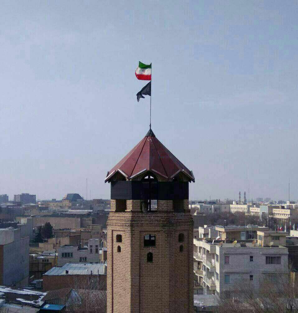 پرچمِ مشکی  اولین برج آتش نشانی کشور در تبریز
به احترامِ شهادت تعدادی از آتش نشانان قهرمان در حادثه پلاسکو